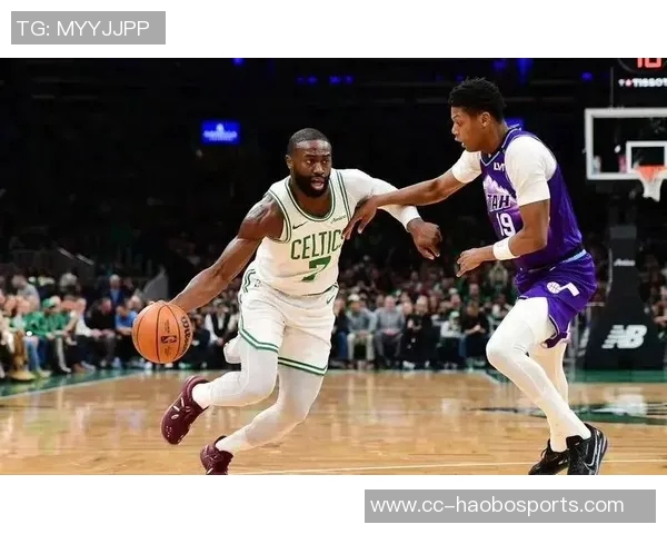 杰伦布朗首节狂砍15分展现强大攻击力助球队掌控比赛节奏