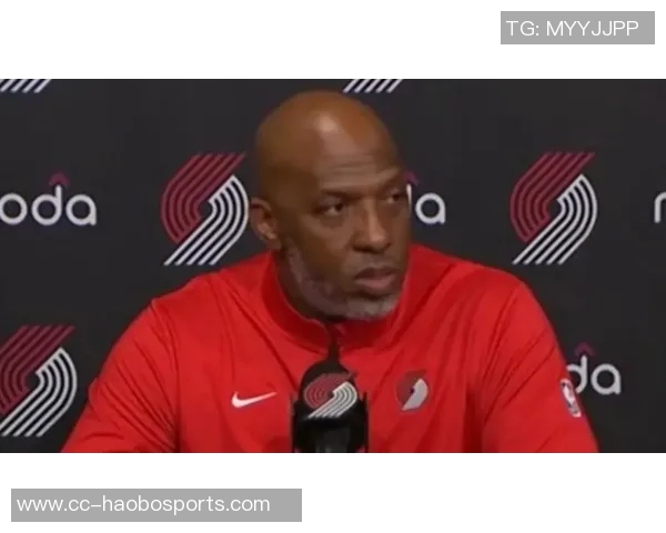 杨瀚森分享比卢普斯的要求强调场上沟通与英语学习的重要性