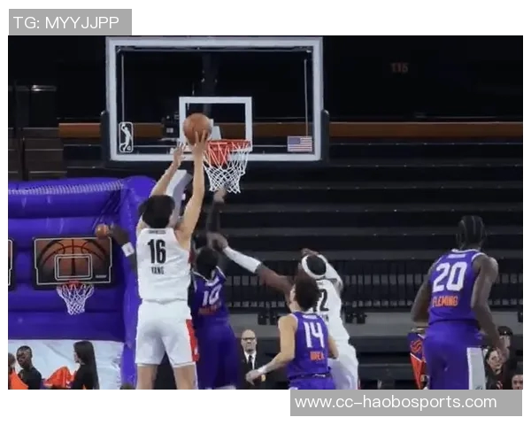 杨瀚森G联盟比赛三分球失误尴尬投篮竟然击中篮板侧沿引发笑声