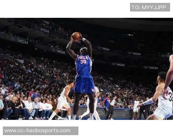 篮板之王庄神16分钟内高效表现12分13篮板8前场板助力球队胜利